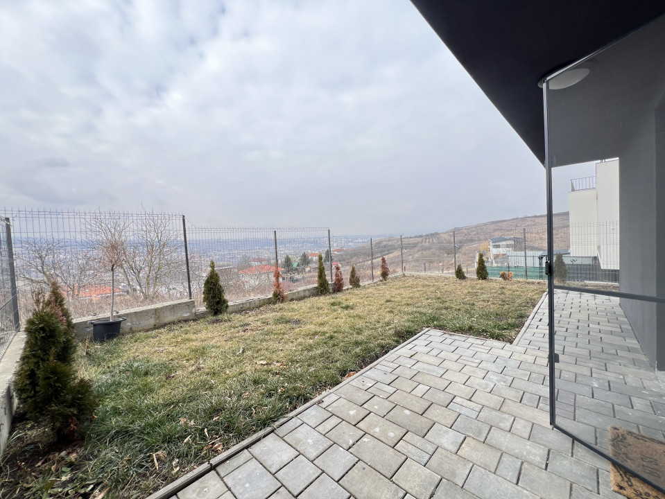 Vila cu 4 camere , 120 mp, curte 150 mp, 2 parcari , terasa 40 mp , Borhanci 