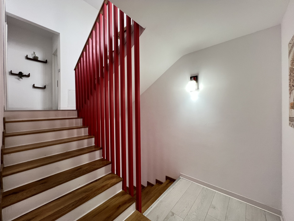 Vila cu 4 camere , 120 mp, curte 150 mp, 2 parcari , terasa 40 mp , Borhanci 