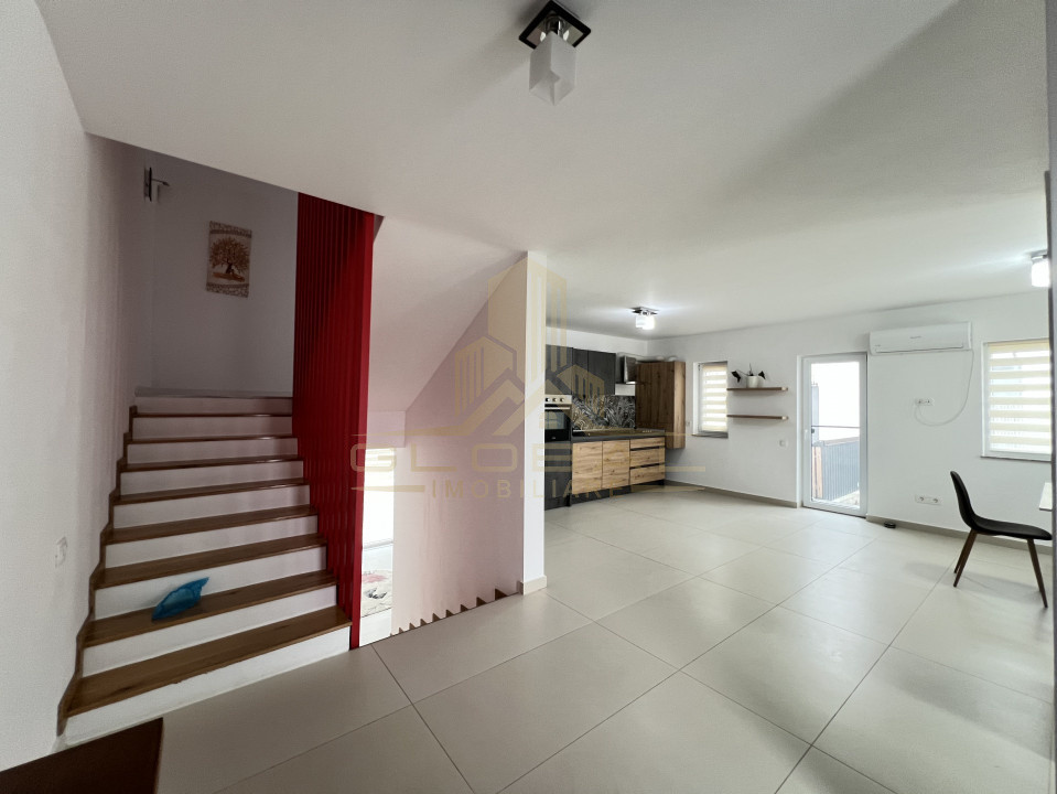 Vila cu 4 camere , 120 mp, curte 150 mp, 2 parcari , terasa 40 mp , Borhanci 