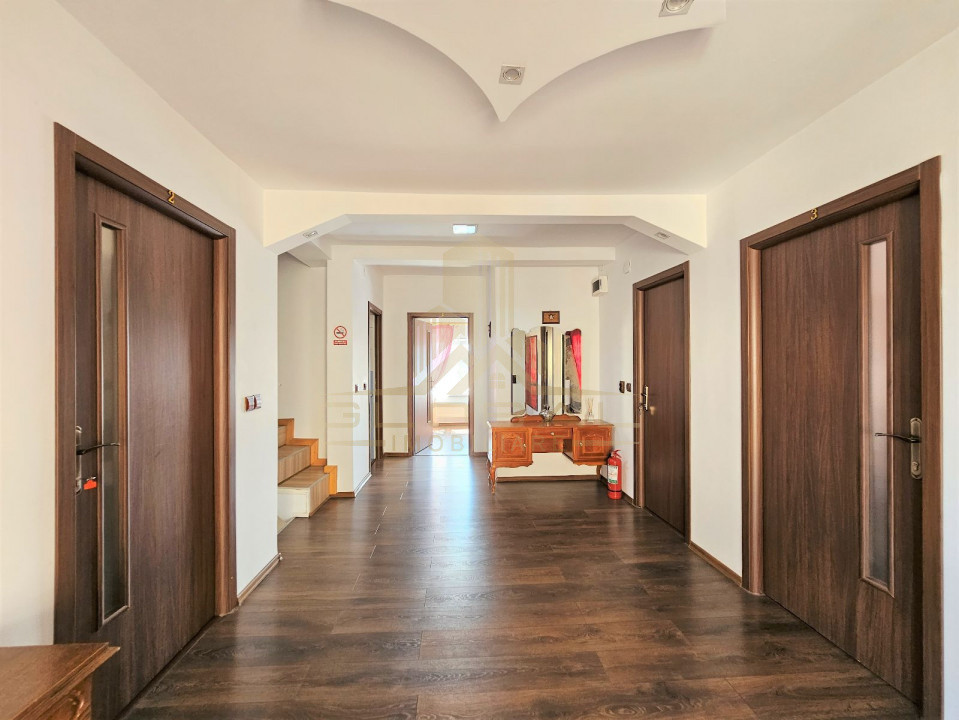 10 camere , 200 mp, zona str.Borhanciului, Borhanci