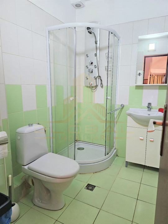 10 camere , 200 mp, zona str.Borhanciului, Borhanci