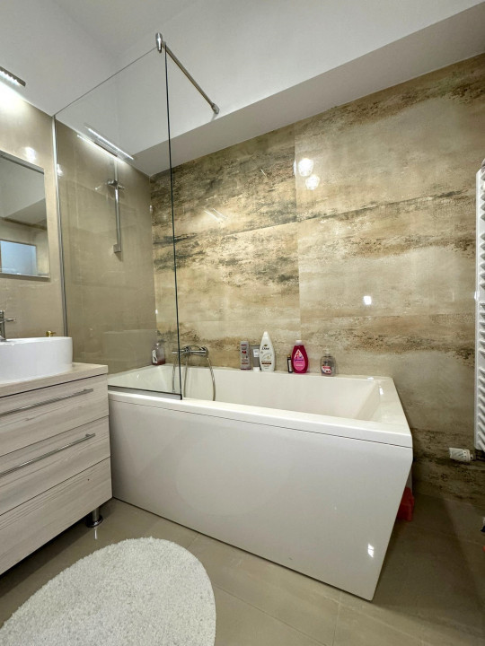 3 camere , 70 mp, garaj, terasa, zona str. Buna Ziua