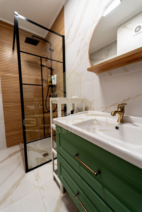 3 camere , 85 mp,  terasa, zona str.Decebal, Semicentral