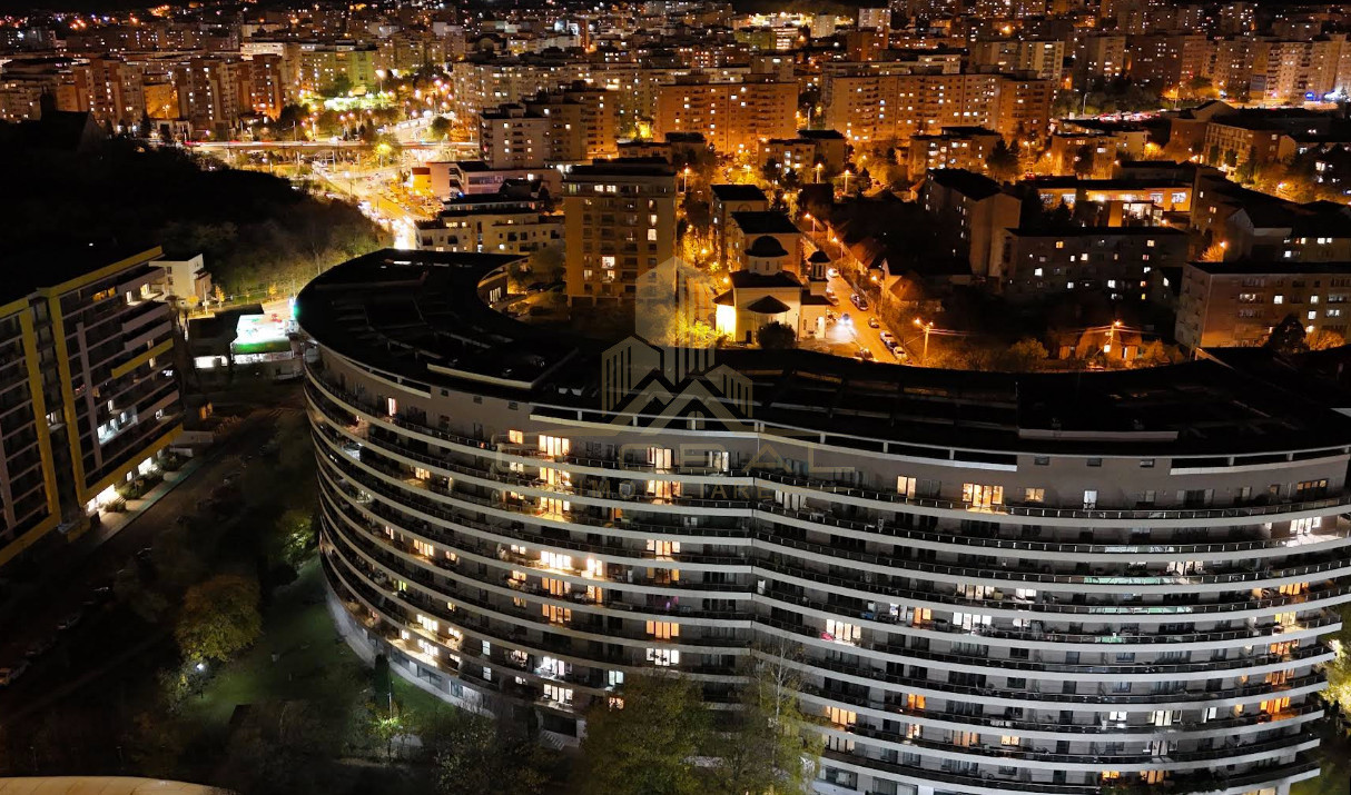 2,3 camere ,82 mp, LUX, garaj, Plopilor , Semiluna