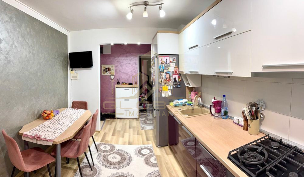 3 camere ,decomandat, 65 mp, boxa+garaj, balcon, zona Kaufland,Marasti