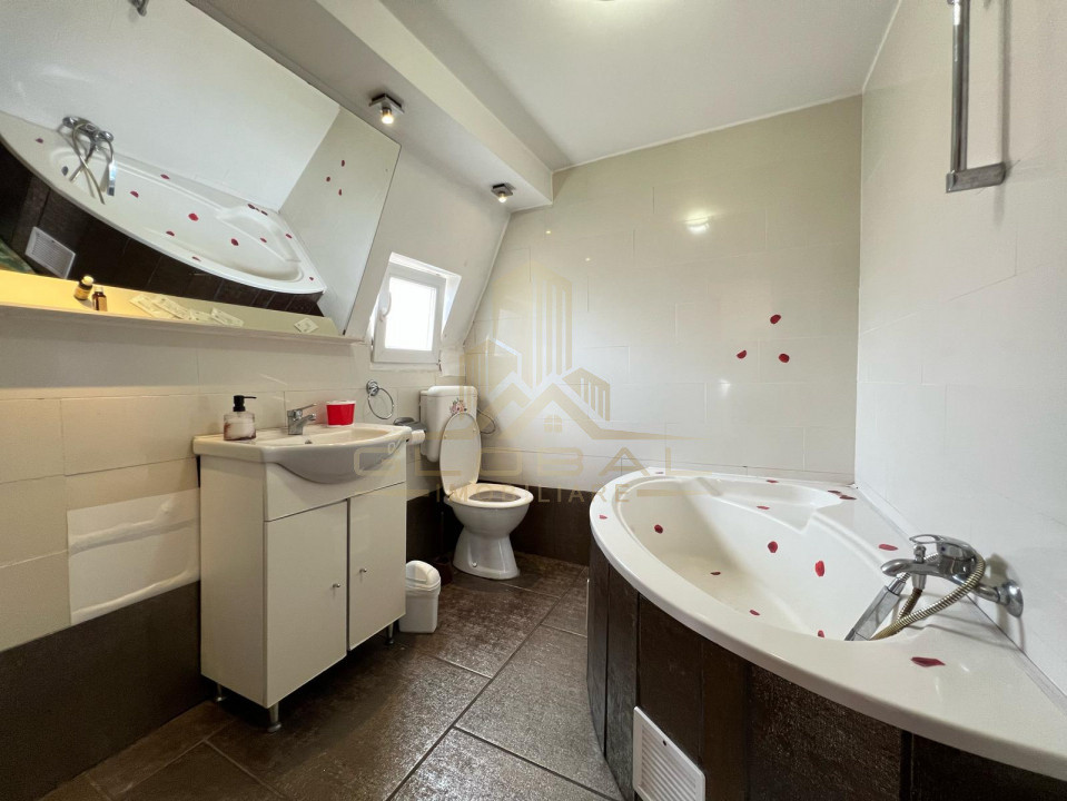 2 Case, Teren 440 mp, 6 unitati, curte, grădină, Str.Sobarilor, Iris