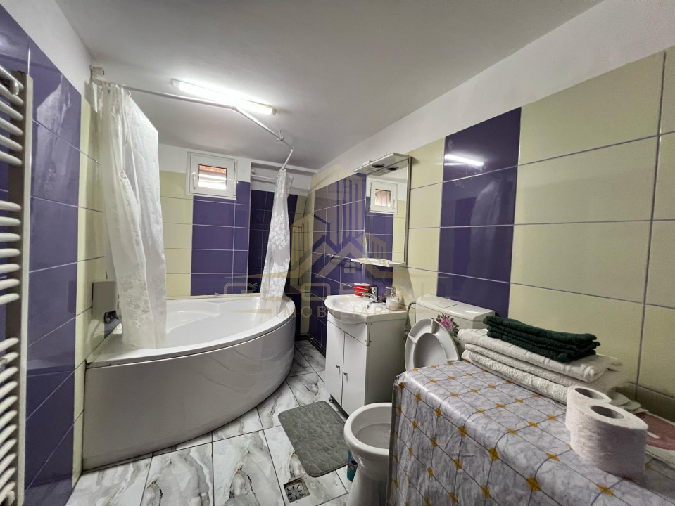 2 Case, Teren 440 mp, 6 unitati, curte, grădină, Str.Sobarilor, Iris