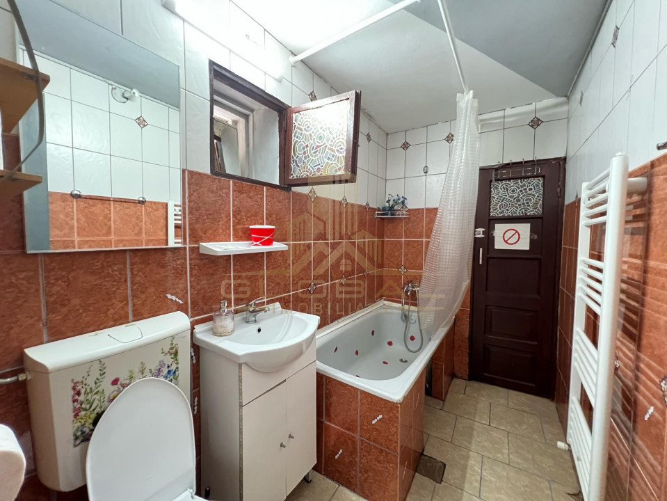 2 Case, Teren 440 mp, 6 unitati, curte, grădină, Str.Sobarilor, Iris