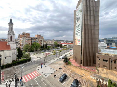 3 camere ,decomandat, 2 bai, parcare, zona The Office- Marasti