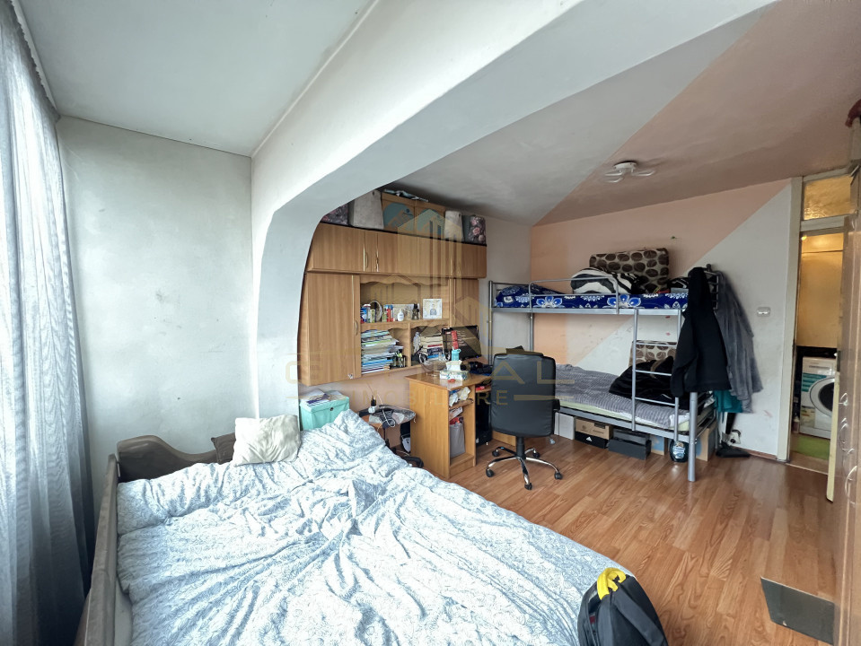 3 camere ,decomandat, 65 mp, 2 bai,  balcon, zona str.Rovine, Marasti