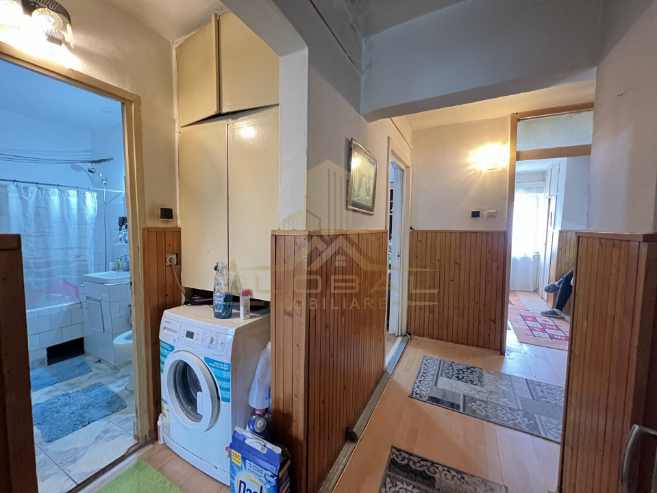 3 camere ,decomandat, 65 mp, 2 bai,  balcon, zona str.Rovine, Marasti