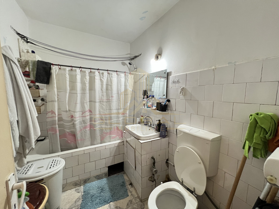 3 camere ,decomandat, 65 mp, 2 bai,  balcon, zona str.Rovine, Marasti