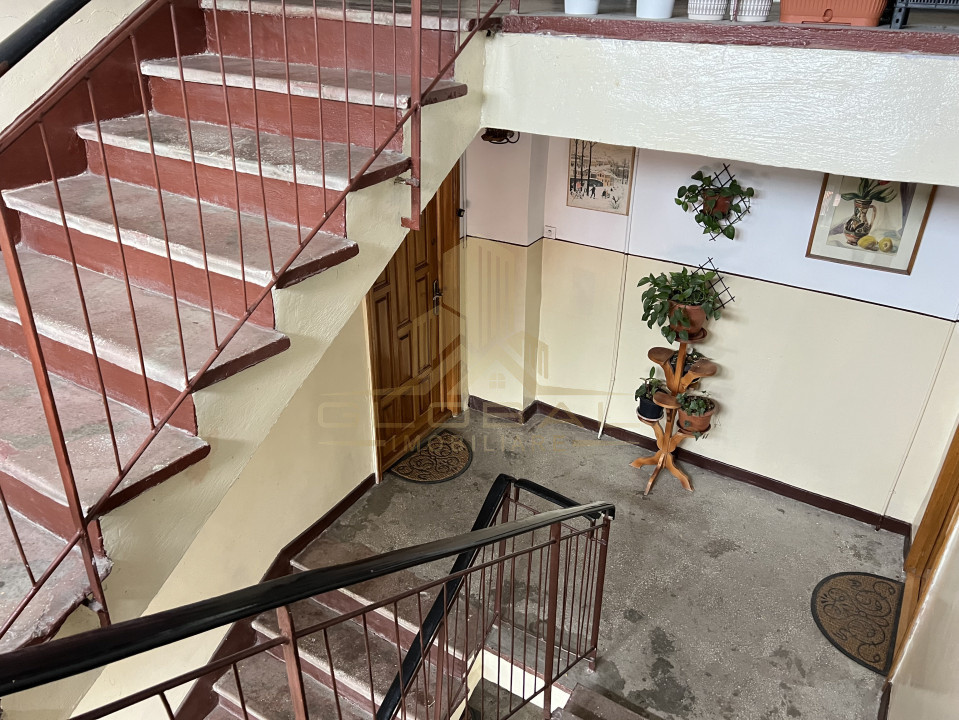 3 camere ,decomandat, 65 mp, 2 bai,  balcon, zona str.Rovine, Marasti