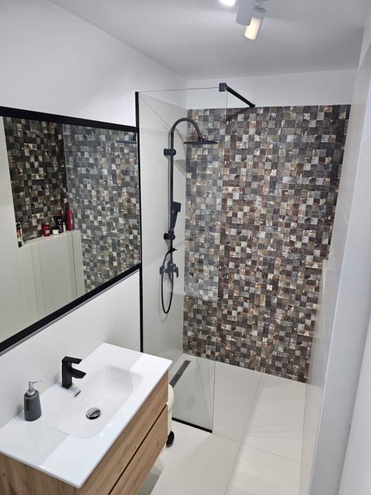 3 camere , 76 mp, 2 bai, Lux, Garaj, terasa, zona  Borhanci
