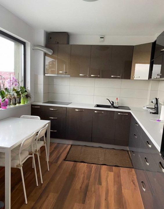 3 camere, decomandat, 85 mp,  terasa, parcare, zona str. Buna Ziua