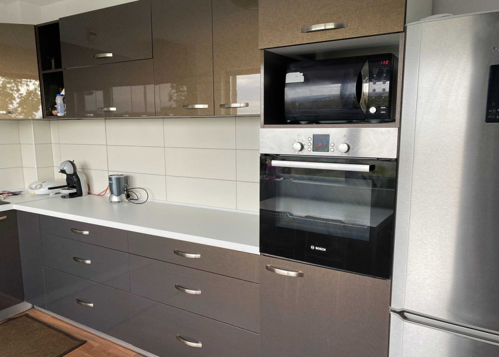 3 camere, decomandat, 85 mp,  terasa, parcare, zona str. Buna Ziua