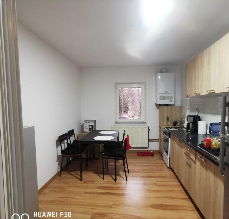 3 camere, decomandat, 69 mp,  balcon, zona Piata Zorilor, Zorilor