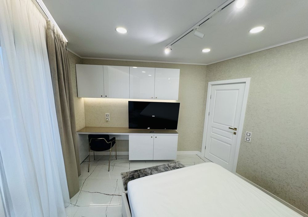 2 camere ,Lux , Toatul Nou garaj, str.Frunzisului, Zorilor