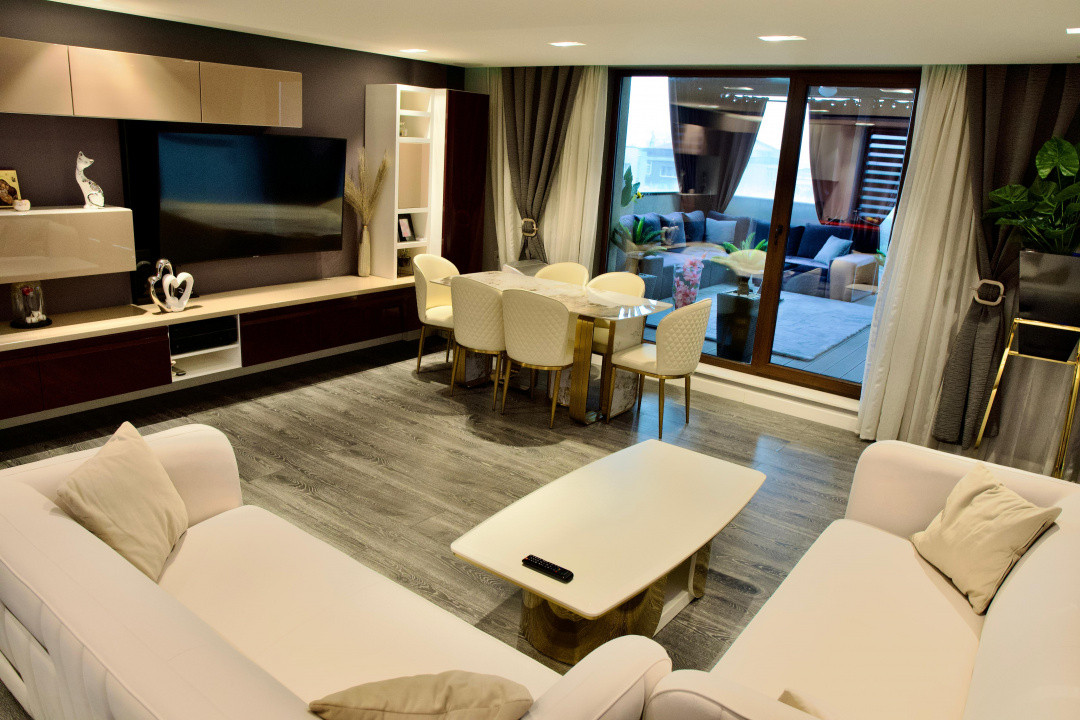 Penthouse, 3 camere , 80 mp.Lift, 2 Garaje, Terasa 30mp. Marasti