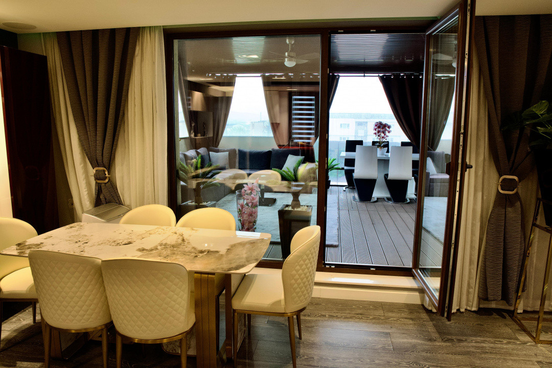 Penthouse, 3 camere , 80 mp.Lift, 2 Garaje, Terasa 30mp. Marasti