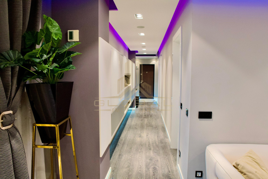 Penthouse, 3 camere , 80 mp.Lift, 2 Garaje, Terasa 30mp. Marasti