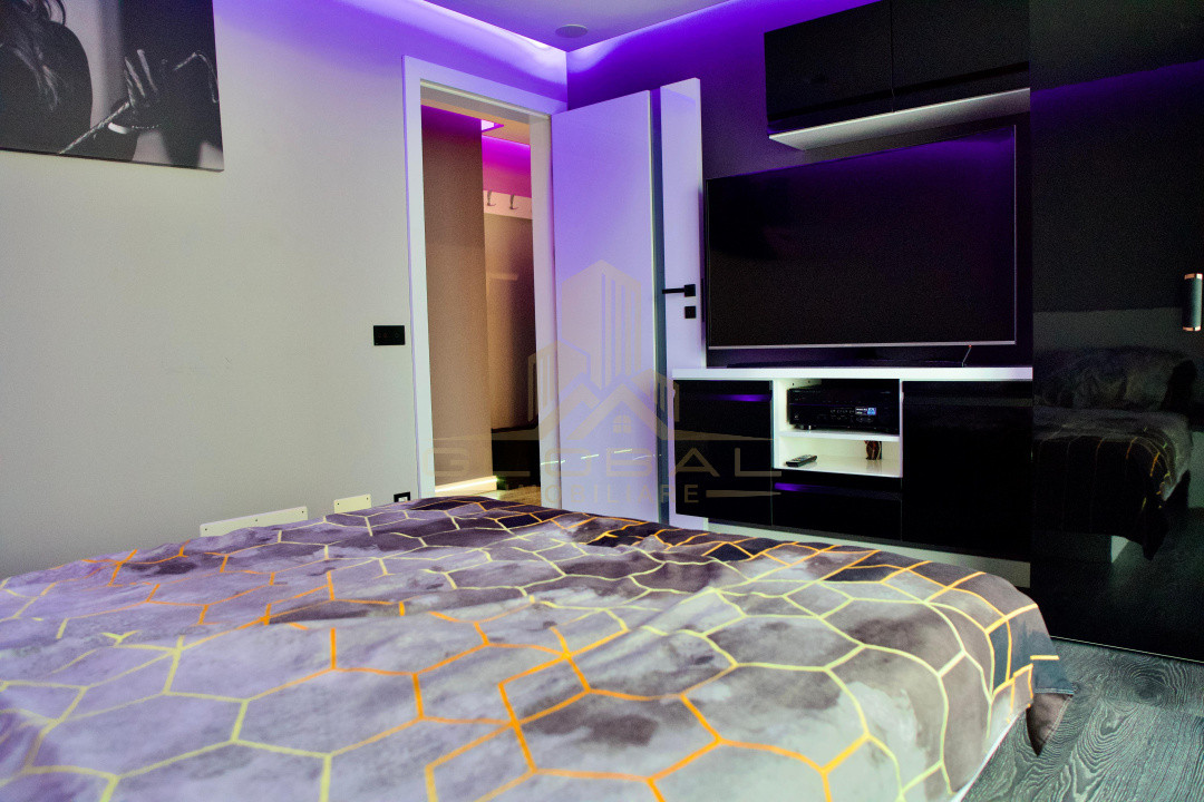 Penthouse, 3 camere , 80 mp.Lift, 2 Garaje, Terasa 30mp. Marasti