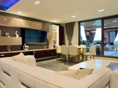 Penthouse, 3 camere , 80 mp.Lift, 2 Garaje, Terasa 30mp. Marasti