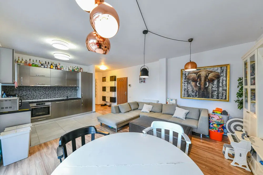 3 camere Lux, 82 mp, gradina 55 mp, garaj  Buna Ziua