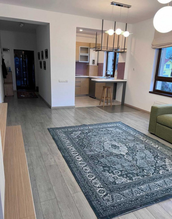 3 camere, semidecomandat, 80 mp, garaj, balcon, zona str. GV Bibescu, Europa
