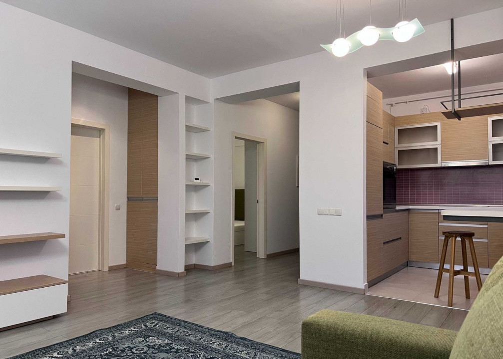 3 camere, semidecomandat, 80 mp, garaj, balcon, zona str. GV Bibescu, Europa