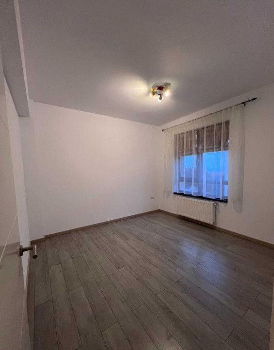 3 camere, semidecomandat, 80 mp, garaj, balcon, zona str. GV Bibescu, Europa