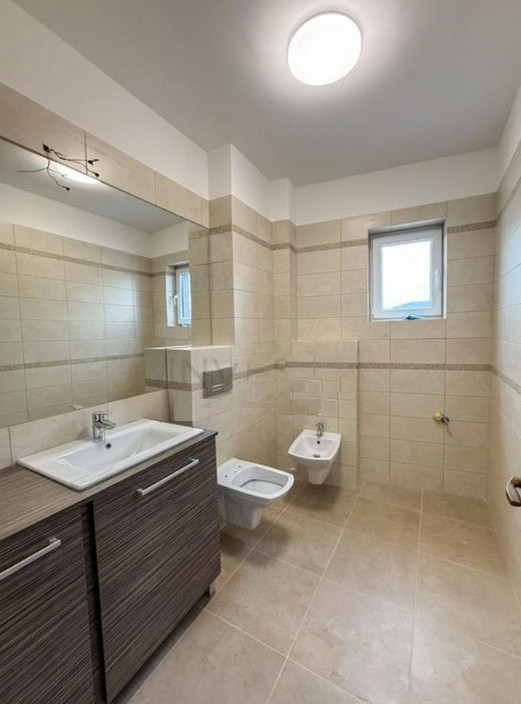 Pentrhouse 3 camere 81 mp, graj, 45mp. terasa, Buna ZIua-Bonjour