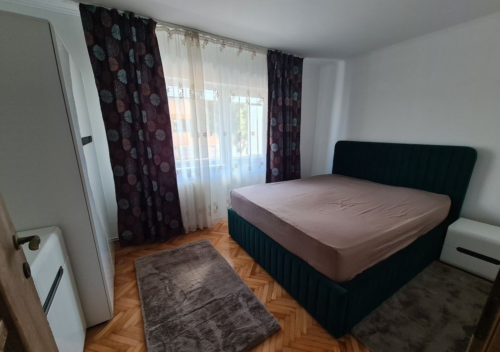 3 camere ,decomandat, 70 mp,  balcon zona str.Aleea Barsei, Marasti