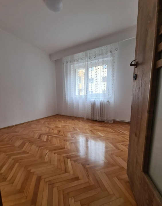3 camere ,decomandat, 70 mp,  balcon zona str.Aleea Barsei, Marasti