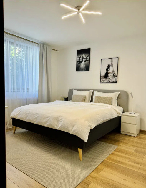 4 camere , 127 mp,  curte 393 mp, , zona str.Str Teleorman, Intre Lacuri
