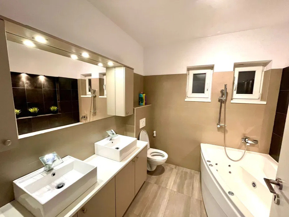 5 camere, 112 mp, 100 mp curte, garaj, zona str. Oasului, Iris