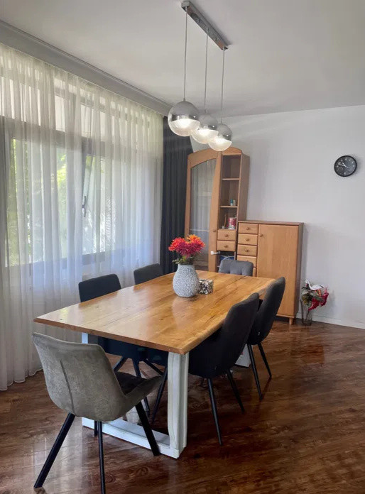5 camere ,180 mp, curte, 3 nivele, zona str.Piata 1 Mai, Iris