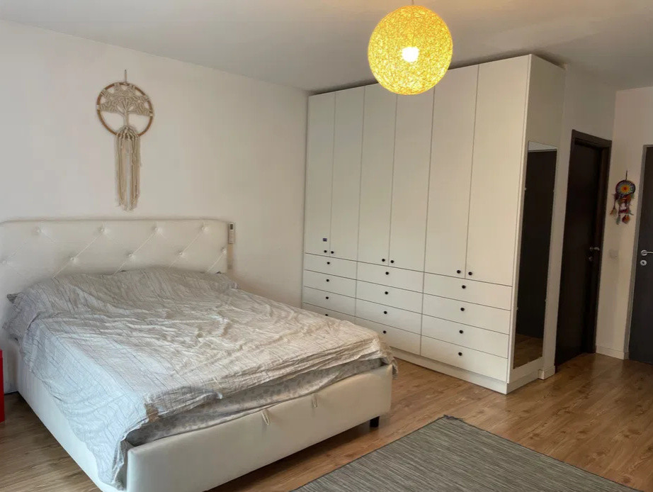 5 camere ,180 mp, curte, 3 nivele, zona str.Piata 1 Mai, Iris