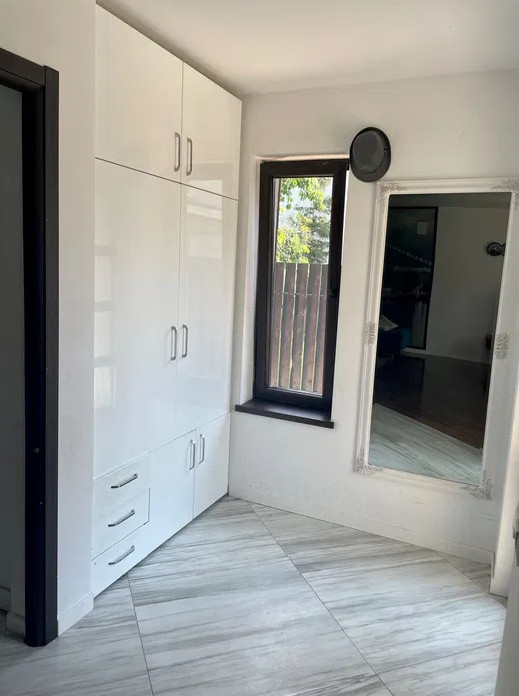 5 camere ,180 mp, curte, 3 nivele, zona str.Piata 1 Mai, Iris