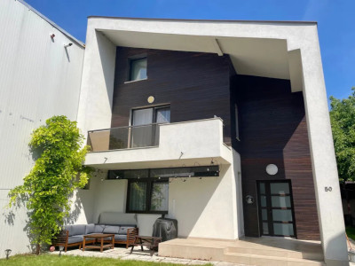 5 camere ,180 mp, curte, 3 nivele, zona str.Piata 1 Mai, Iris