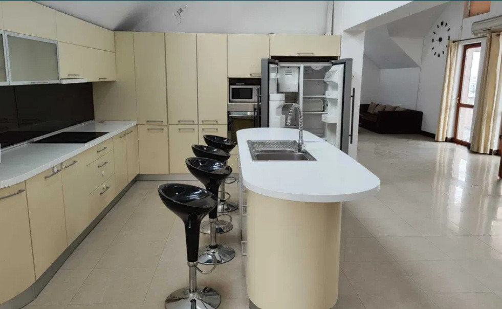 4 camere, 200 mp, 3 terase, zona str.Buna Ziua , Buna-Ziua