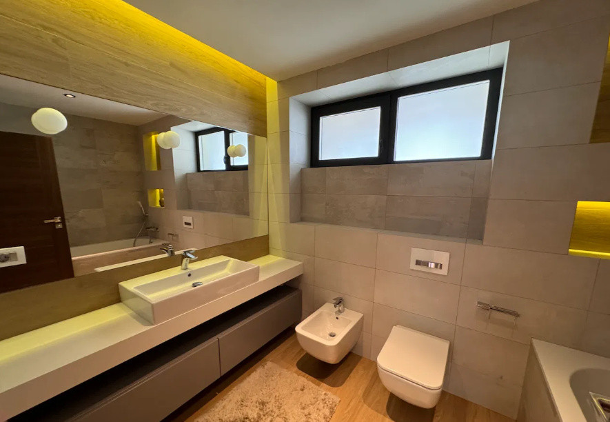 3 camere , 91 mp,  terasa, zona str.Eugen Lovinescu, Manastur