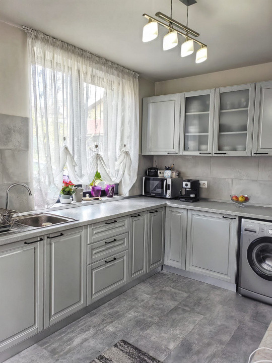 4 camere, vila, 120 mp,  terasa, curte, zona str.Maramuresului, Dambul-Rotund