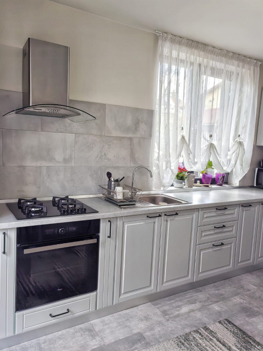 4 camere, vila, 120 mp,  terasa, curte, zona str.Maramuresului, Dambul-Rotund