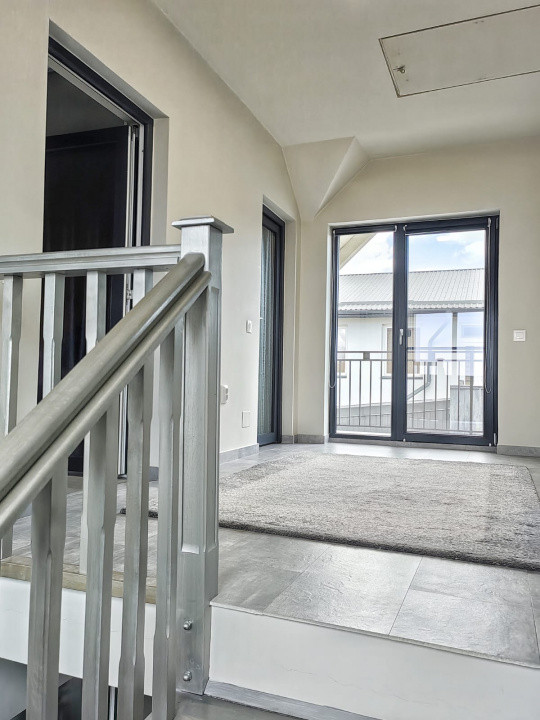 4 camere, vila, 120 mp,  terasa, curte, zona str.Maramuresului, Dambul-Rotund