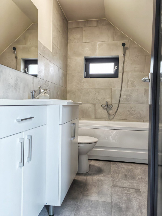 4 camere, vila, 120 mp,  terasa, curte, zona str.Maramuresului, Dambul-Rotund