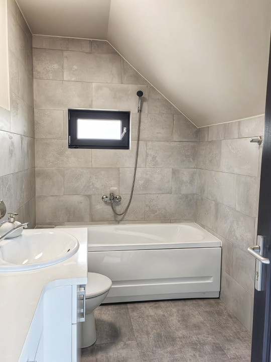 4 camere, vila, 120 mp,  terasa, curte, zona str.Maramuresului, Dambul-Rotund