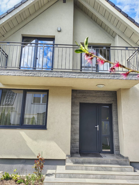 4 camere, vila, 120 mp,  terasa, curte, zona str.Maramuresului, Dambul-Rotund