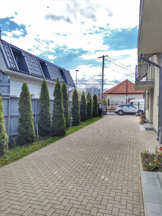 4 camere, vila, 120 mp,  terasa, curte, zona str.Maramuresului, Dambul-Rotund