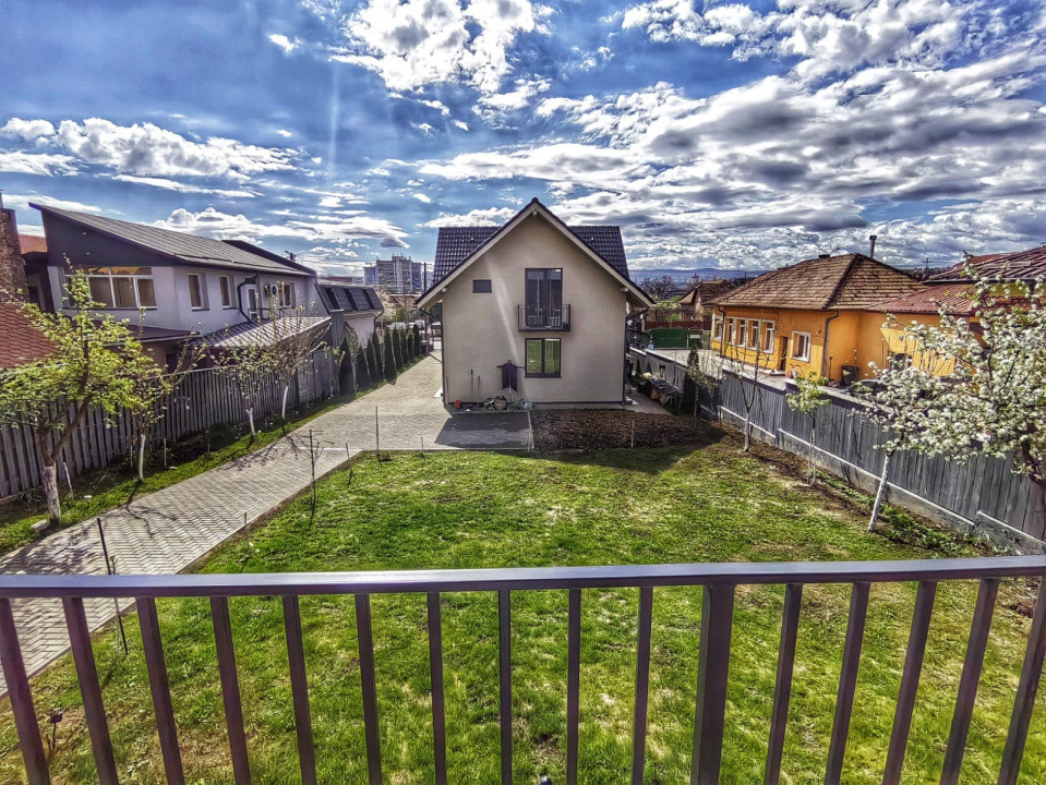 4 camere, vila, 120 mp,  terasa, curte, zona str.Maramuresului, Dambul-Rotund